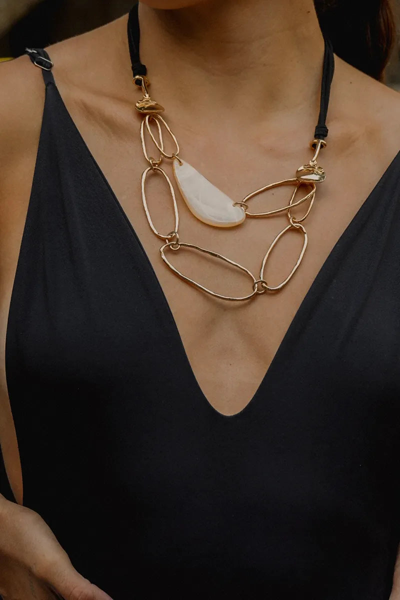 Curved Necklace