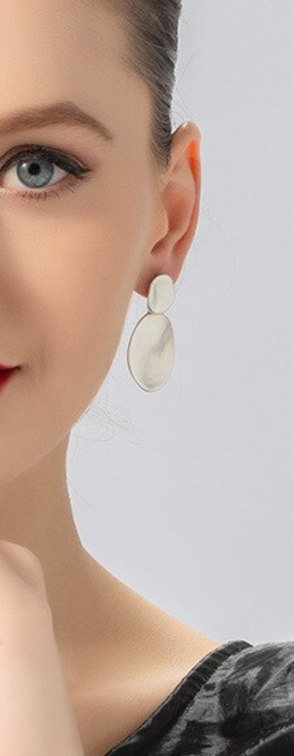 <tc>White Bubble Earrings</tc>