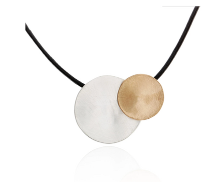 <tc>Dot Necklace</tc>